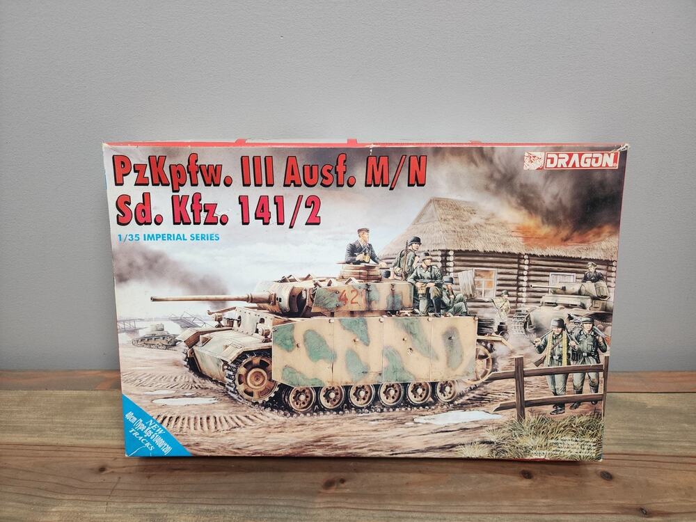 DRAGON PzKpfw.III Ausf. M/N Sd. Kfz. 141/2 Imperial Series.1:35 Tank Model 9015